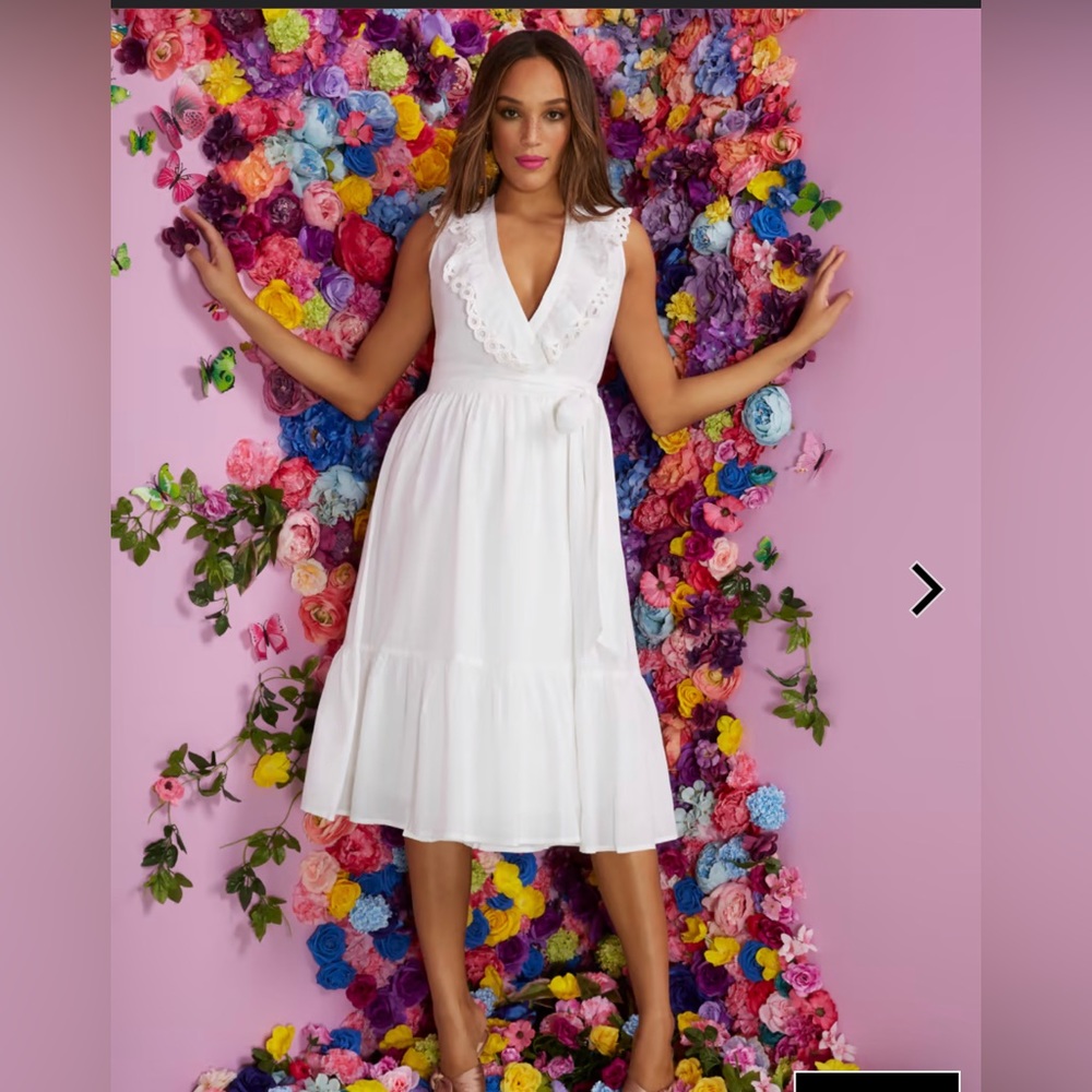 New York and company white eyelet V-neck sleeveless wrap dress size S